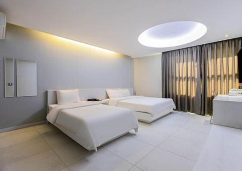 G Tourist Hotel Wolmido Incheon Bagian luar foto