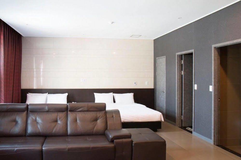 G Tourist Hotel Wolmido Incheon Bagian luar foto