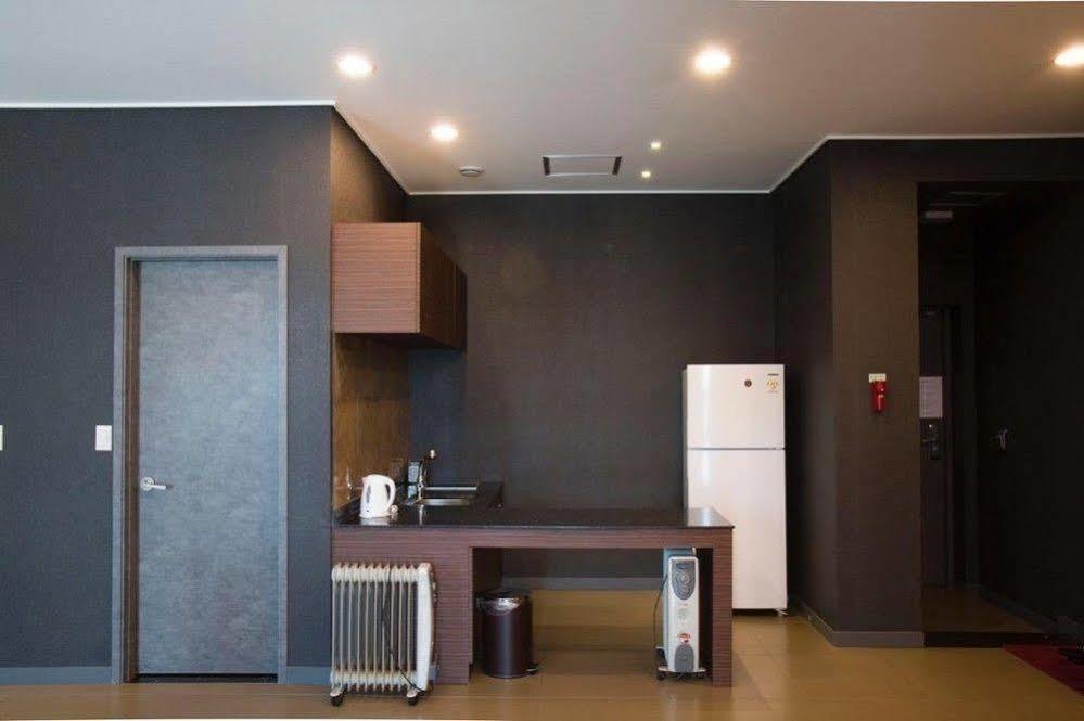 G Tourist Hotel Wolmido Incheon Bagian luar foto