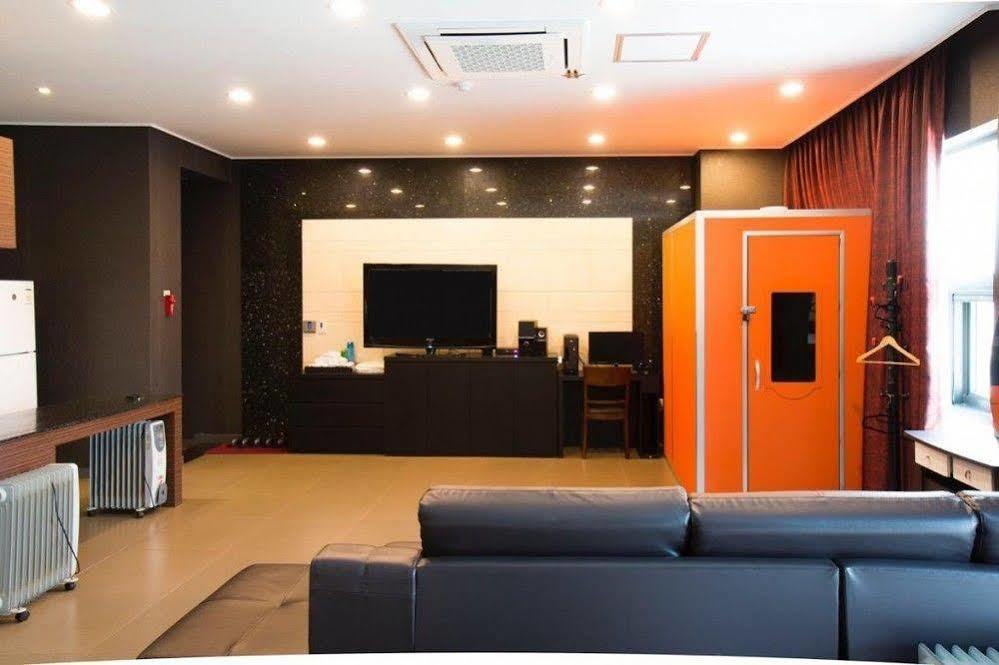 G Tourist Hotel Wolmido Incheon Bagian luar foto