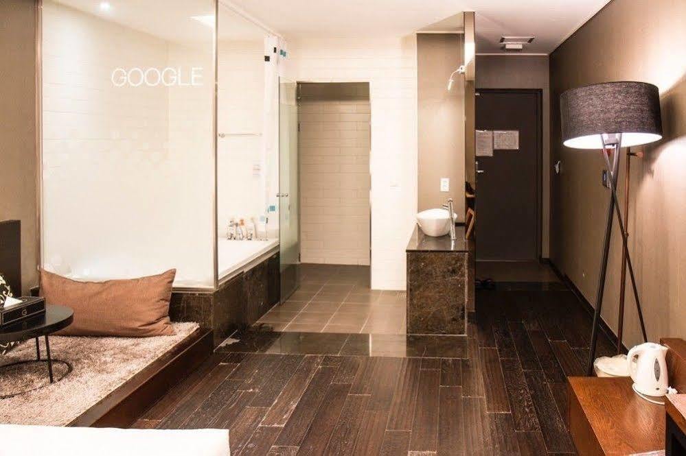 G Tourist Hotel Wolmido Incheon Bagian luar foto