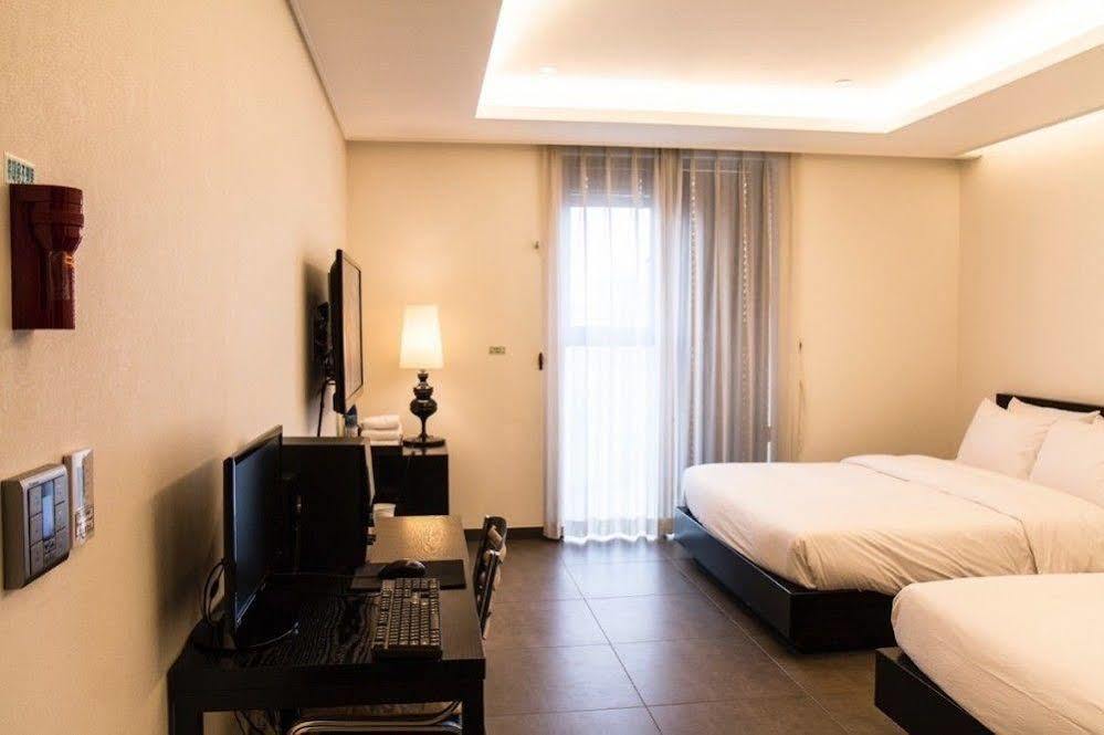 G Tourist Hotel Wolmido Incheon Bagian luar foto