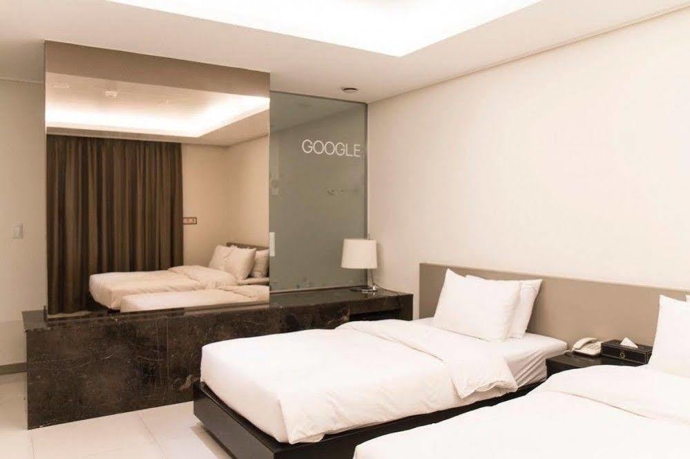 G Tourist Hotel Wolmido Incheon Bagian luar foto