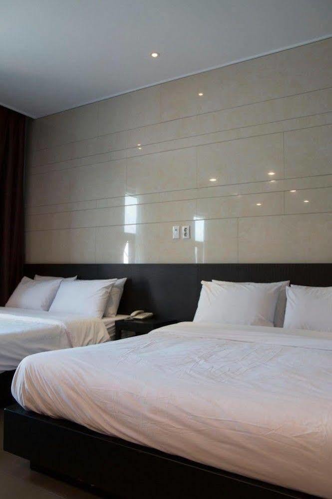 G Tourist Hotel Wolmido Incheon Bagian luar foto